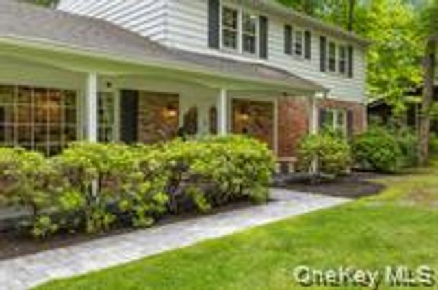 11 Carnelli Court, Poughkeepsie, NY 12603