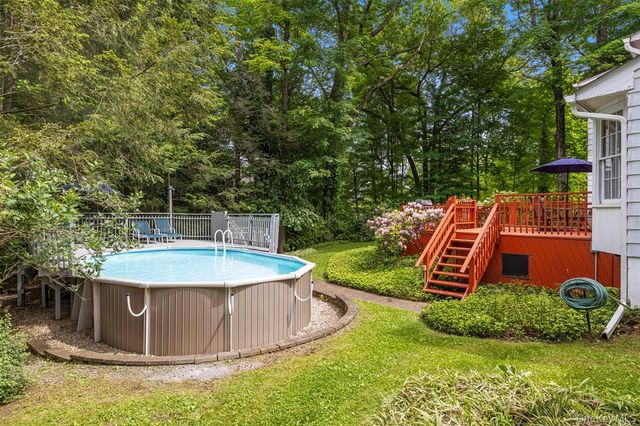 11 Carnelli Court, Poughkeepsie, NY 12603