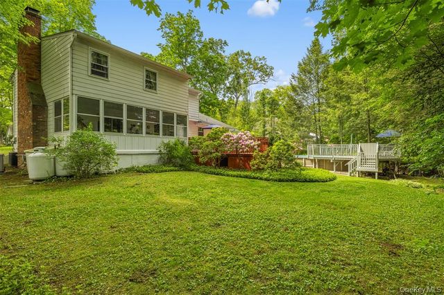 11 Carnelli Court, Poughkeepsie, NY 12603
