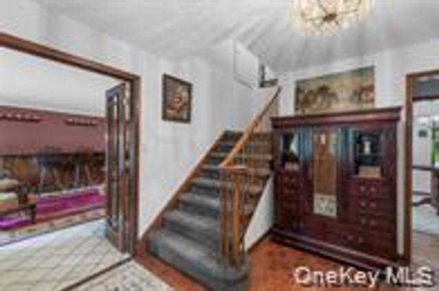 11 Carnelli Court, Poughkeepsie, NY 12603