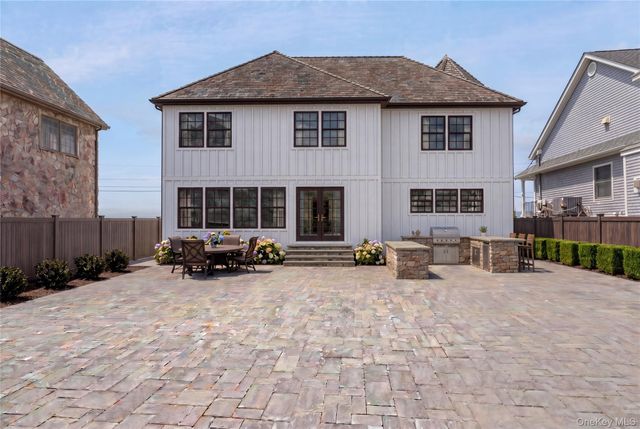 5 Division Avenue, Massapequa, NY 11758