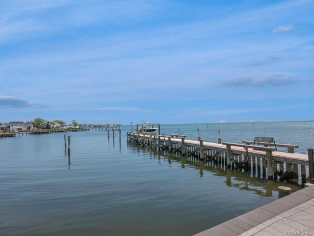 5 Division Avenue, Massapequa, NY 11758