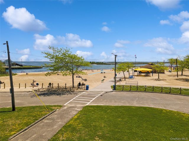 5 Division Avenue, Massapequa, NY 11758
