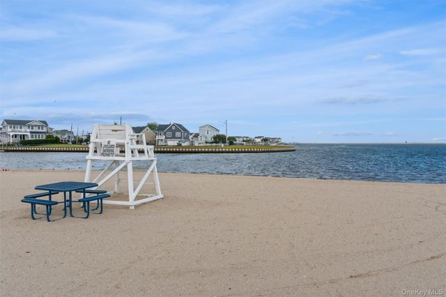 5 Division Avenue, Massapequa, NY 11758