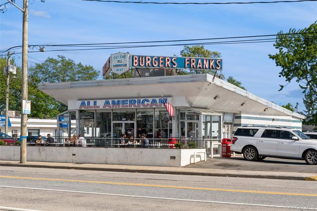 5 Division Avenue, Massapequa, NY 11758