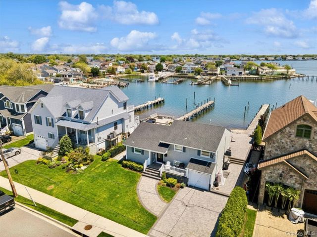 5 Division Avenue, Massapequa, NY 11758