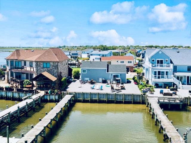 5 Division Avenue, Massapequa, NY 11758