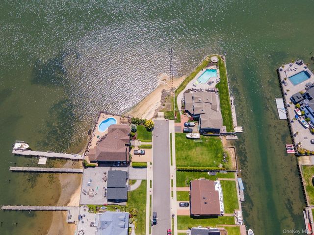 5 Division Avenue, Massapequa, NY 11758