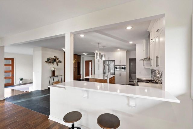 1859 Dynna DRIVE, Grafton, WI 53024