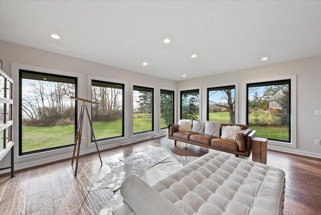 1859 Dynna DRIVE, Grafton, WI 53024