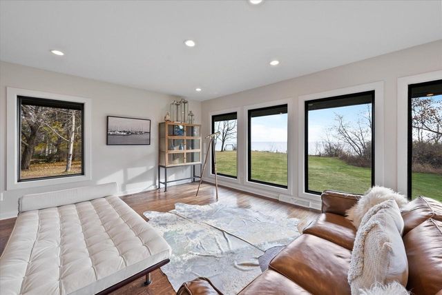 1859 Dynna DRIVE, Grafton, WI 53024