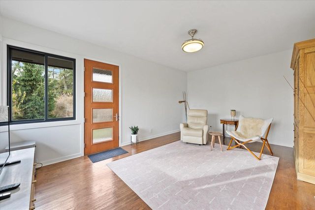 1859 Dynna DRIVE, Grafton, WI 53024