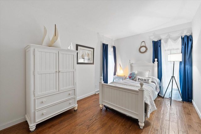 1859 Dynna DRIVE, Grafton, WI 53024