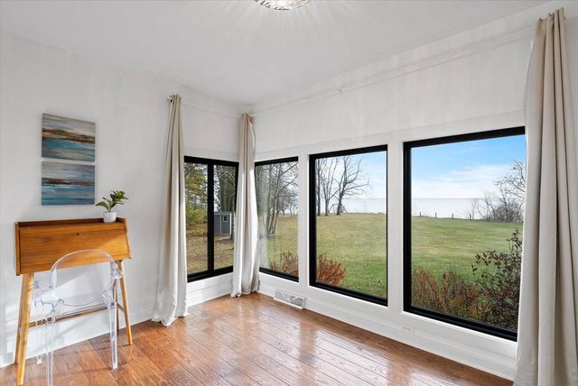 1859 Dynna DRIVE, Grafton, WI 53024