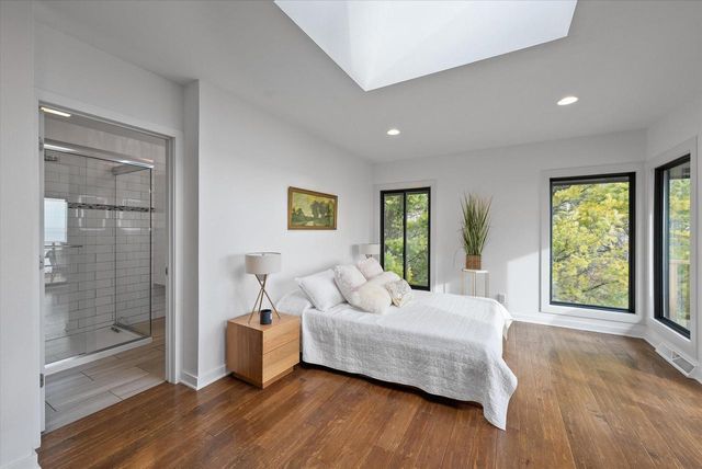 1859 Dynna DRIVE, Grafton, WI 53024