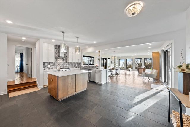 1859 Dynna DRIVE, Grafton, WI 53024