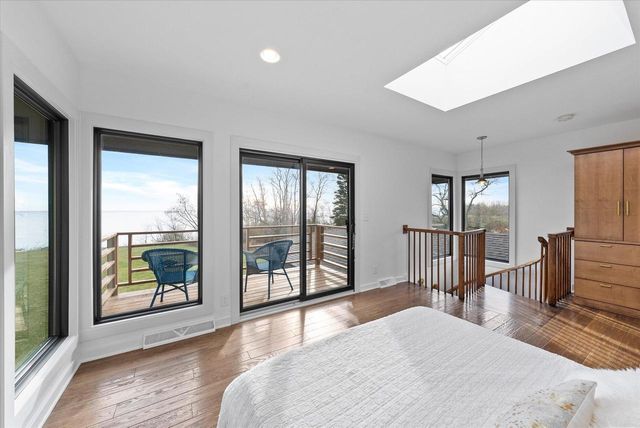 1859 Dynna DRIVE, Grafton, WI 53024