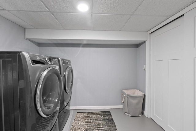 1859 Dynna DRIVE, Grafton, WI 53024