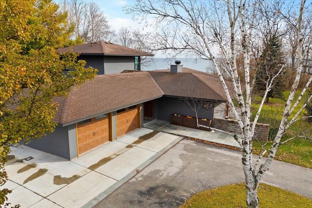 1859 Dynna DRIVE, Grafton, WI 53024