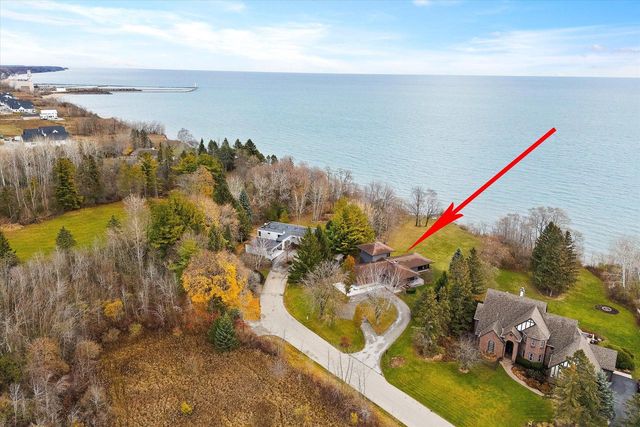 1859 Dynna DRIVE, Grafton, WI 53024