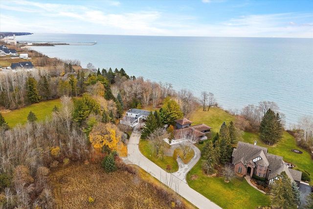 1859 Dynna DRIVE, Grafton, WI 53024