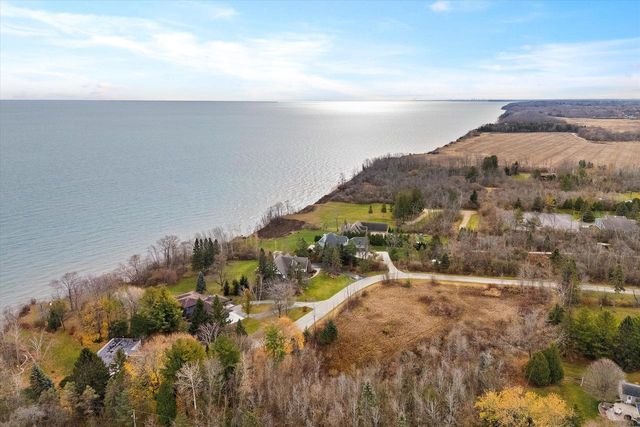 1859 Dynna DRIVE, Grafton, WI 53024