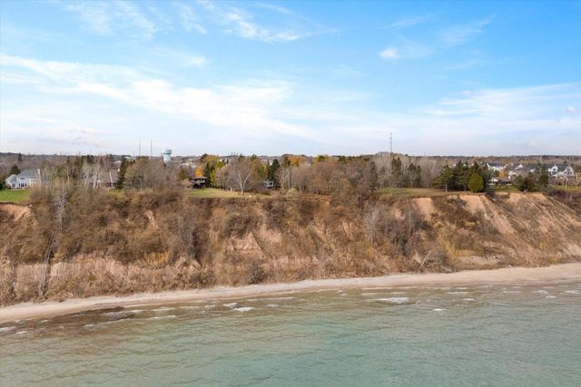 1859 Dynna DRIVE, Grafton, WI 53024