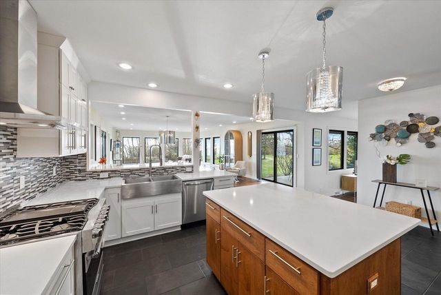 1859 Dynna DRIVE, Grafton, WI 53024