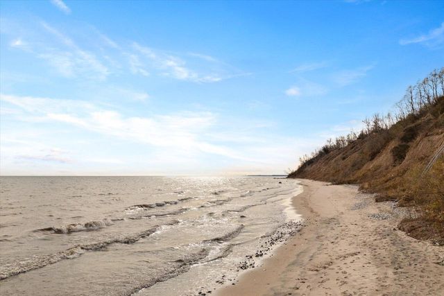 1859 Dynna DRIVE, Grafton, WI 53024