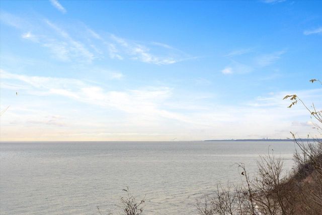 1859 Dynna DRIVE, Grafton, WI 53024