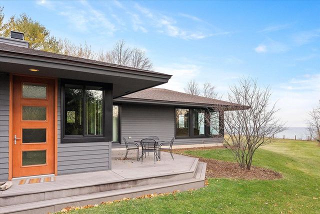 1859 Dynna DRIVE, Grafton, WI 53024