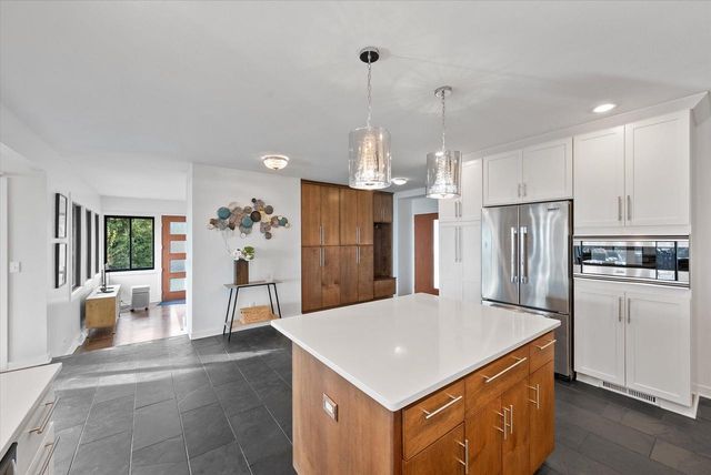 1859 Dynna DRIVE, Grafton, WI 53024