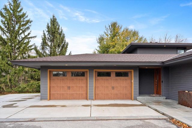 1859 Dynna DRIVE, Grafton, WI 53024