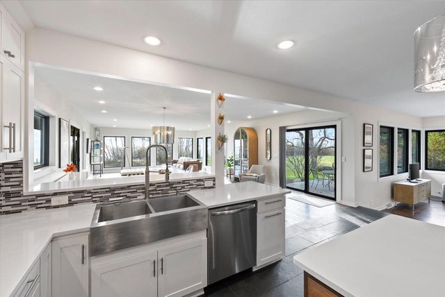 1859 Dynna DRIVE, Grafton, WI 53024