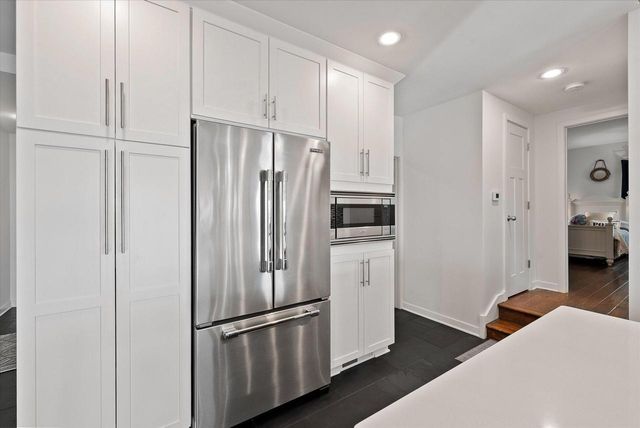 1859 Dynna DRIVE, Grafton, WI 53024