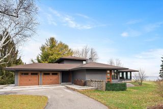 1859 Dynna DRIVE, Grafton, WI 53024