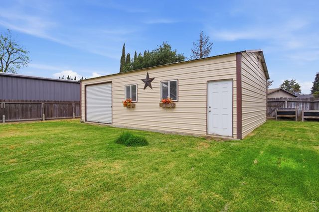 7888 Cedar Ln, Hilmar, CA 95324