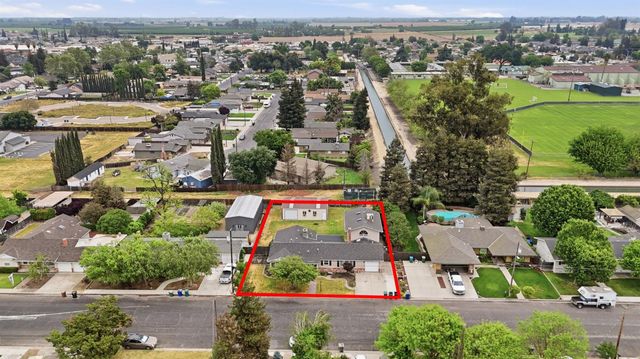 7888 Cedar Ln, Hilmar, CA 95324