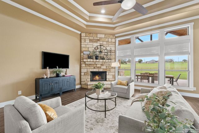 245 Triple R, La Vernia, TX 78121