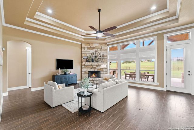 245 Triple R, La Vernia, TX 78121