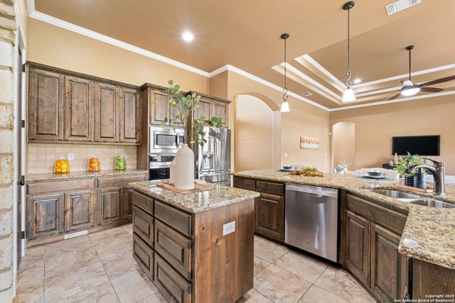 245 Triple R, La Vernia, TX 78121