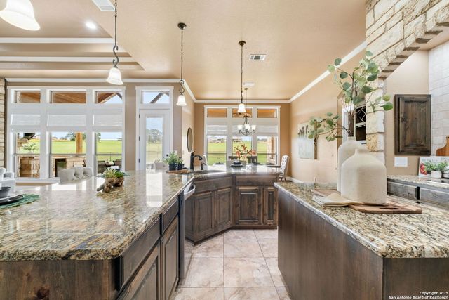245 Triple R, La Vernia, TX 78121