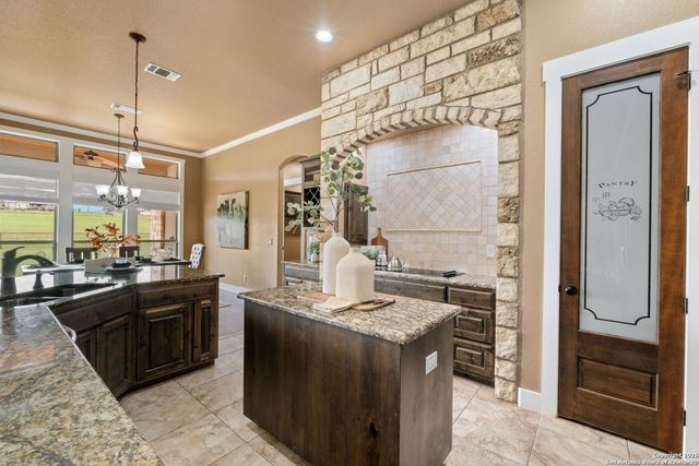 245 Triple R, La Vernia, TX 78121