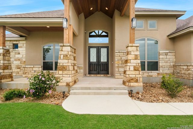 245 Triple R, La Vernia, TX 78121