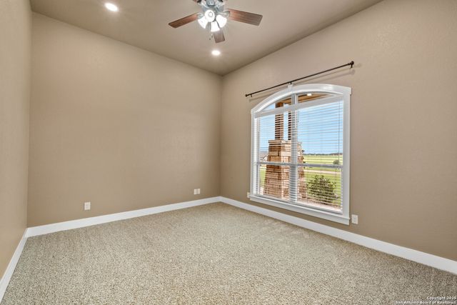245 Triple R, La Vernia, TX 78121