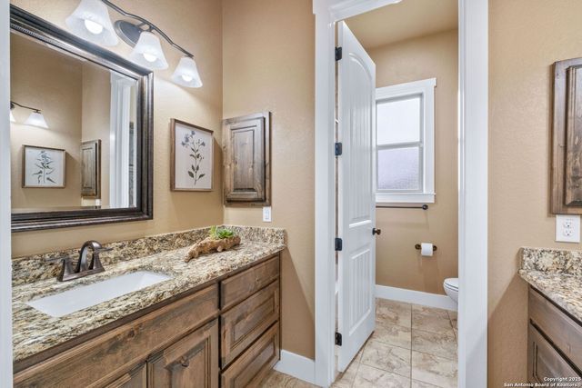 245 Triple R, La Vernia, TX 78121