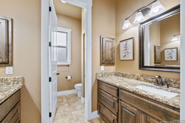 245 Triple R, La Vernia, TX 78121