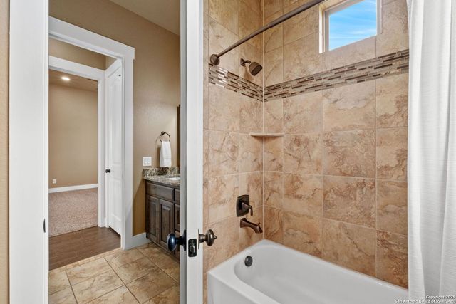 245 Triple R, La Vernia, TX 78121