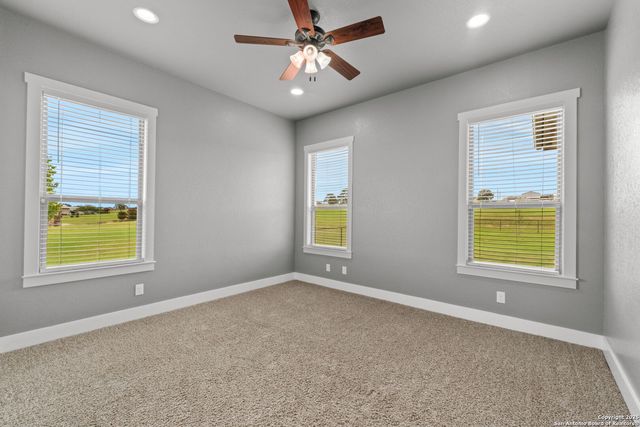 245 Triple R, La Vernia, TX 78121