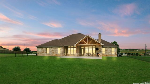 245 Triple R, La Vernia, TX 78121